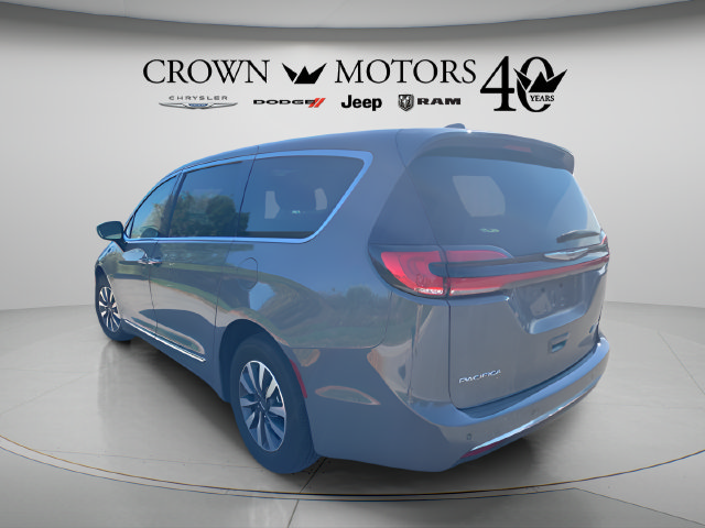 Used 2023 Chrysler Pacifica Limited FWD image 3