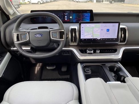 Used 2026 Ford Expedition Platinum w/ Platinum Ultimate Package AWD/4WD image 12