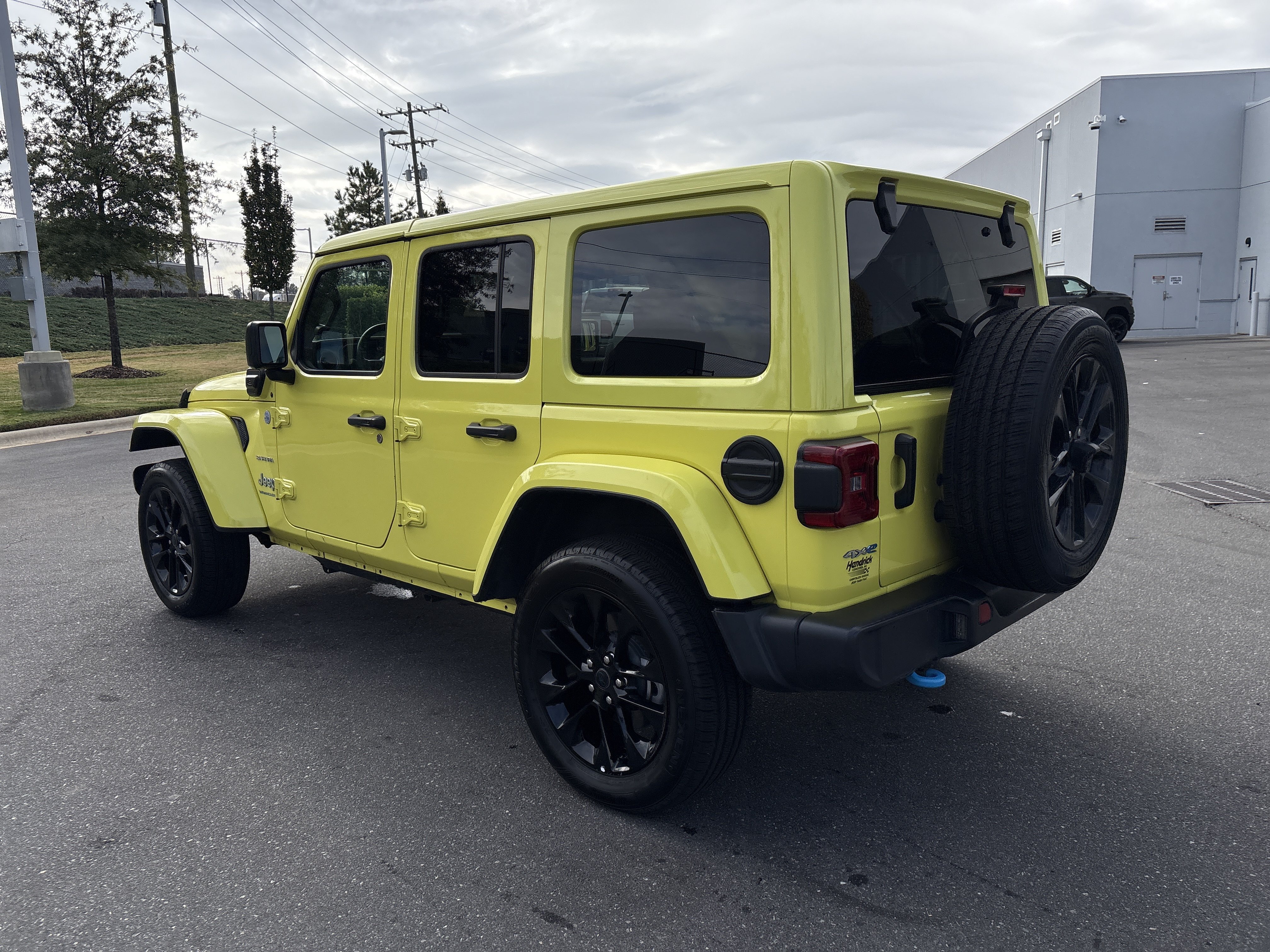 Used 2024 Jeep Wrangler Unlimited Sahara AWD/4WD image 7