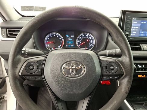 Used 2022 Toyota RAV4 LE image 16