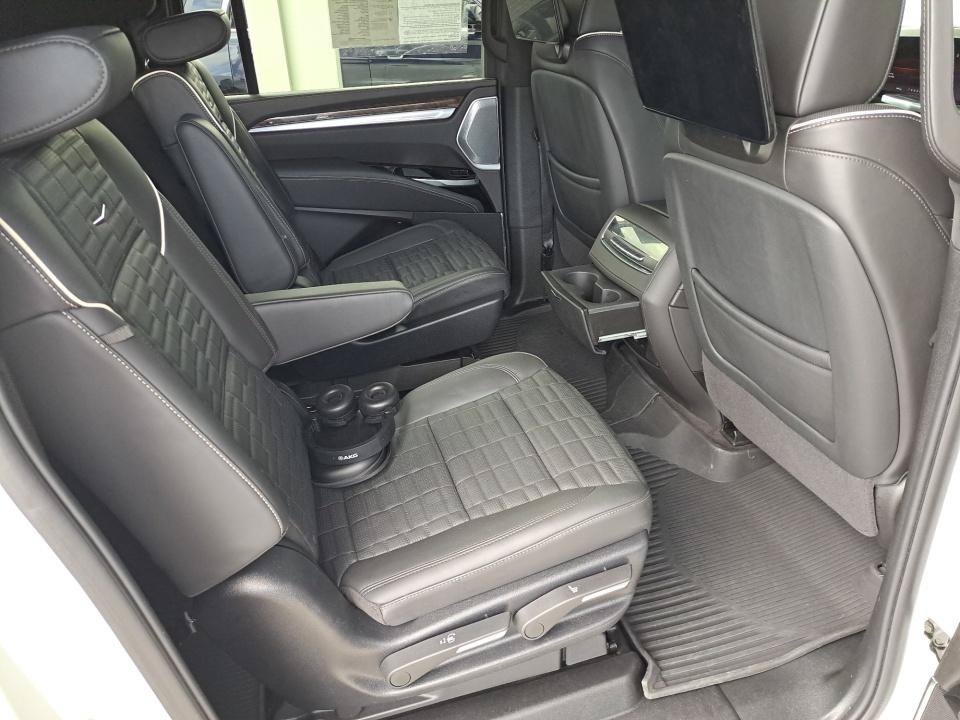 Used 2025 Cadillac Escalade ESV Sport Platinum AWD/4WD image 14