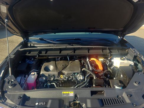 Used 2025 Toyota Highlander Platinum image 34