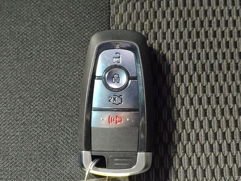 Used 2016 Ford Explorer XLT image 32