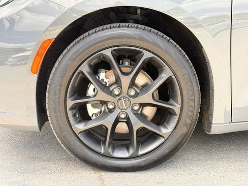 Used 2025 Chrysler Pacifica Limited FWD image 14