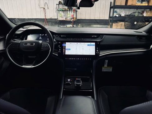 New 2026 Jeep Grand Cherokee Altitude image 21