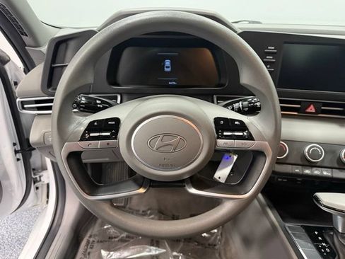 Used 2024 Hyundai Elantra SE FWD image 21