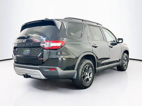 Used 2025 Honda Pilot TrailSport image 9