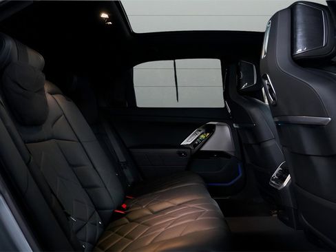 Used 2024 BMW i7 eDrive50 w/ M Sport Package image 71