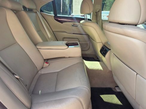 Used 2011 Lexus LS 460 w/ Luxury Value Edition RWD image 16