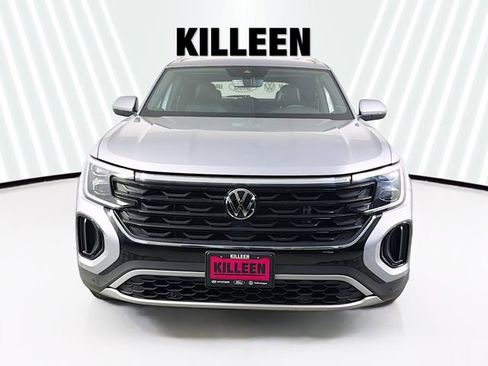 Used 2024 Volkswagen Atlas Cross Sport SE image 2