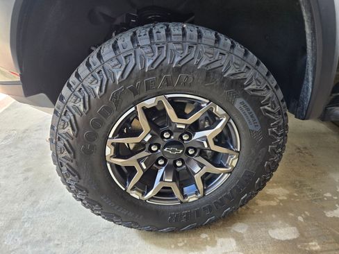 Certified 2025 Chevrolet Colorado ZR2 w/ Technology Package AWD/4WD image 10