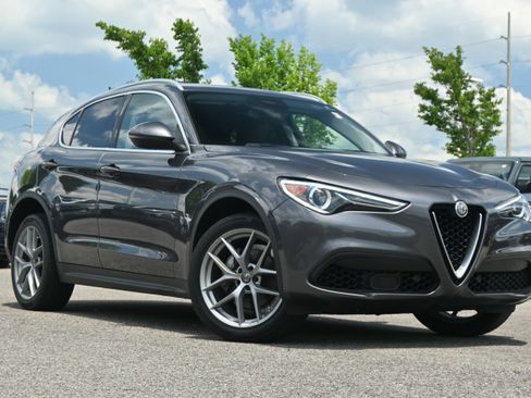 Used 2018 Alfa Romeo Stelvio AWD image 2