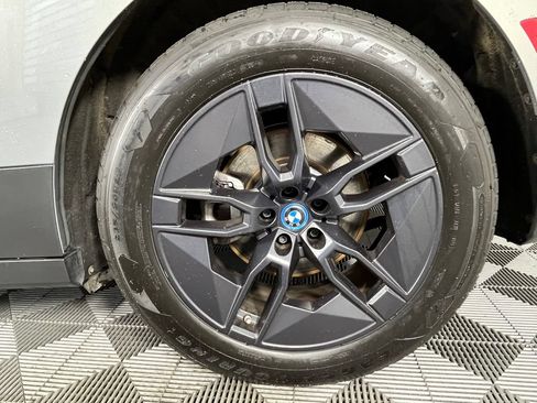 Used 2024 BMW iX xDrive50 AWD/4WD image 14