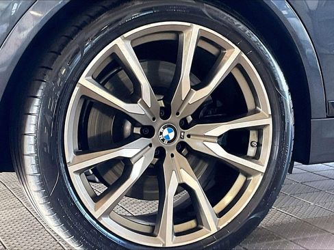 Used 2021 BMW X7 M50i w/ Cold Weather Package AWD/4WD image 38