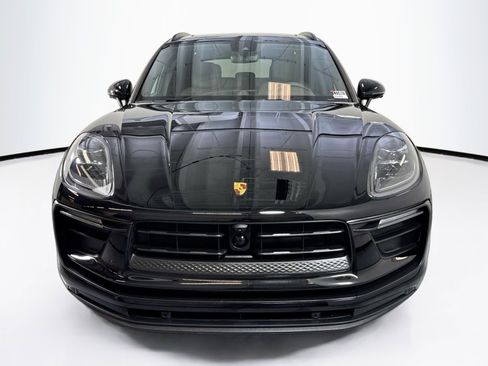 Certified 2025 Porsche Macan image 6