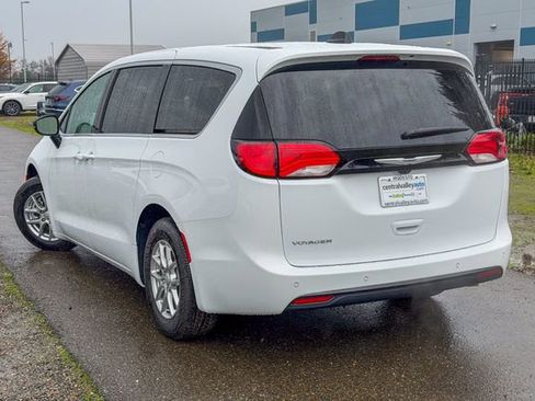 New 2026 Chrysler Voyager LX FWD image 9