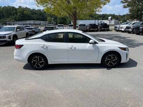 Used 2025 Nissan Sentra SV FWD image 8