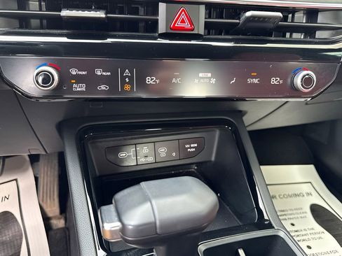 Used 2025 Kia K5 GT-Line w/ GT-Line Premium Package image 17