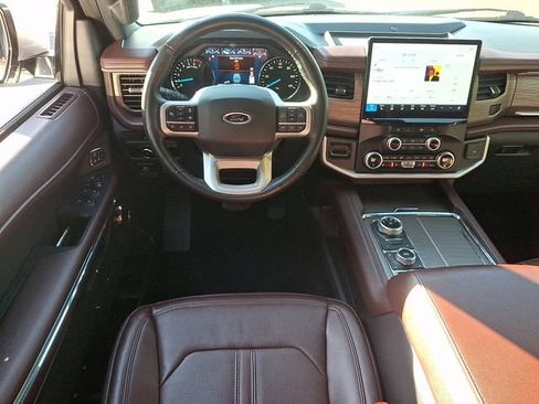 Used 2024 Ford Expedition Limited AWD/4WD image 11