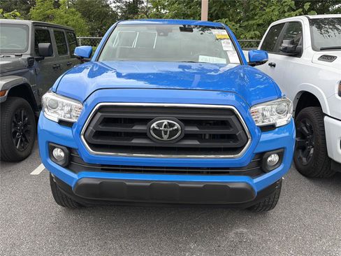 Used 2021 Toyota Tacoma SR5 w/ Technology Package AWD/4WD image 2