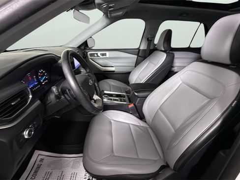 Used 2021 Ford Explorer XLT w/ Equipment Group 202A image 17