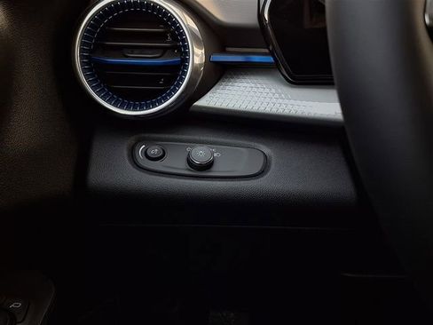 New 2026 Chevrolet Trax LT w/ LT Convenience Package FWD image 15