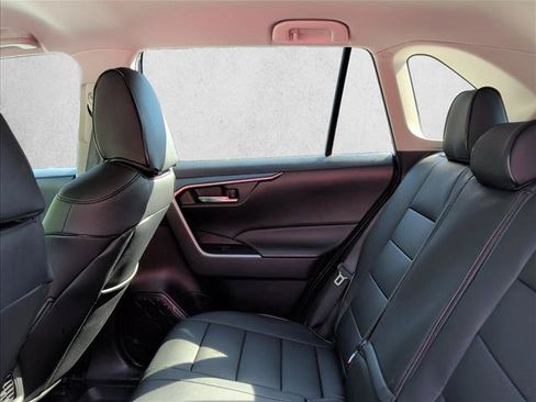 Used 2022 Toyota RAV4 XLE AWD/4WD image 17