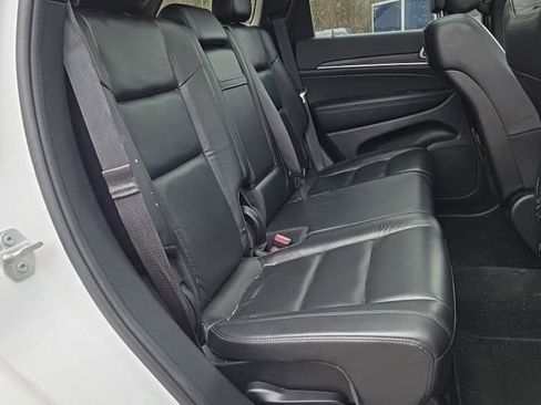 Used 2022 Jeep Grand Cherokee Limited w/ Tech Group AWD/4WD image 6