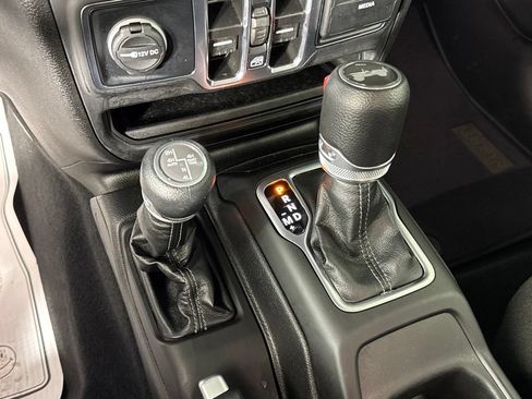 Certified 2025 Jeep Wrangler Unlimited Sahara AWD/4WD image 22
