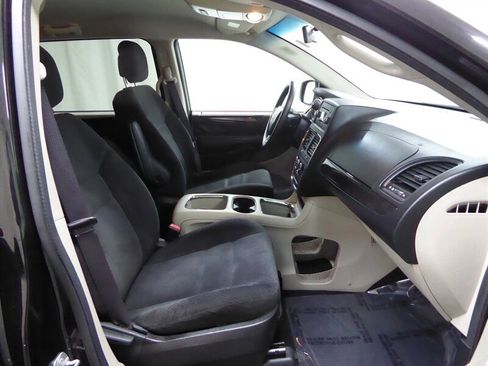 Used 2016 Dodge Grand Caravan SXT image 24