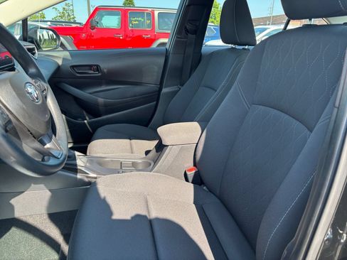 Used 2025 Toyota Corolla LE FWD image 24