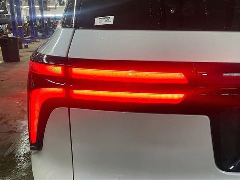 Used 2024 Chevrolet Traverse RS image 26