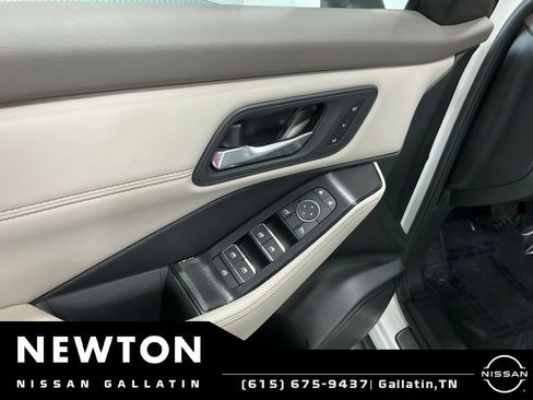 Used 2023 Nissan Rogue SL w/ SL Premium Package FWD image 40