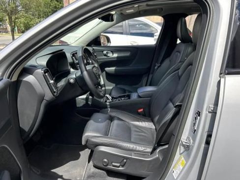 Used 2023 Volvo XC40 B5 Plus w/ Driver Assist Package AWD/4WD image 7