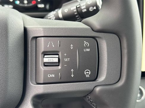 New 2026 Land Rover Defender 110 X-Dynamic SE image 25