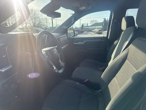 Used 2022 Chevrolet Silverado 1500 LT image 9