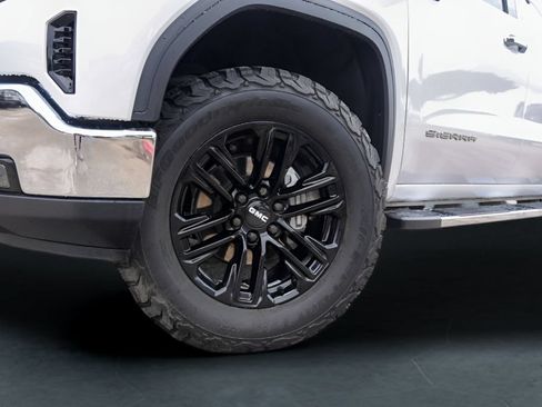 Used 2024 GMC Sierra 1500 SLT AWD/4WD image 4
