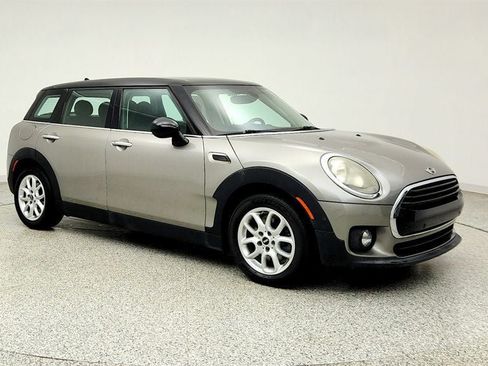 Used 2017 MINI Cooper Clubman FWD image 3