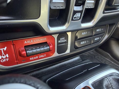 Used 2025 Jeep Wrangler Willys image 45