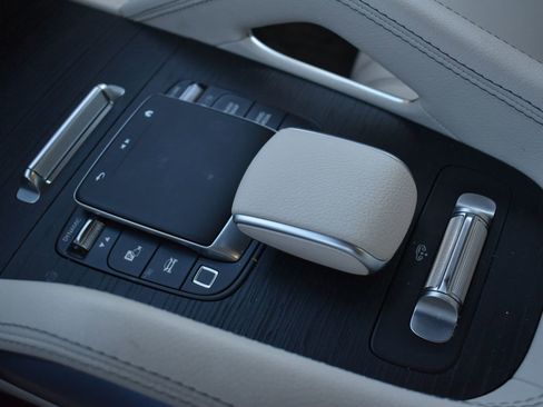 Used 2025 Mercedes-Benz GLS 450 4MATIC image 30