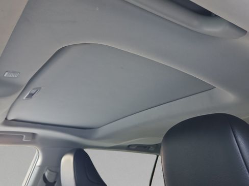 Used 2021 Toyota Highlander XLE FWD image 17