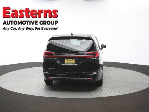 Used 2023 Chrysler Pacifica Touring-L FWD image 40