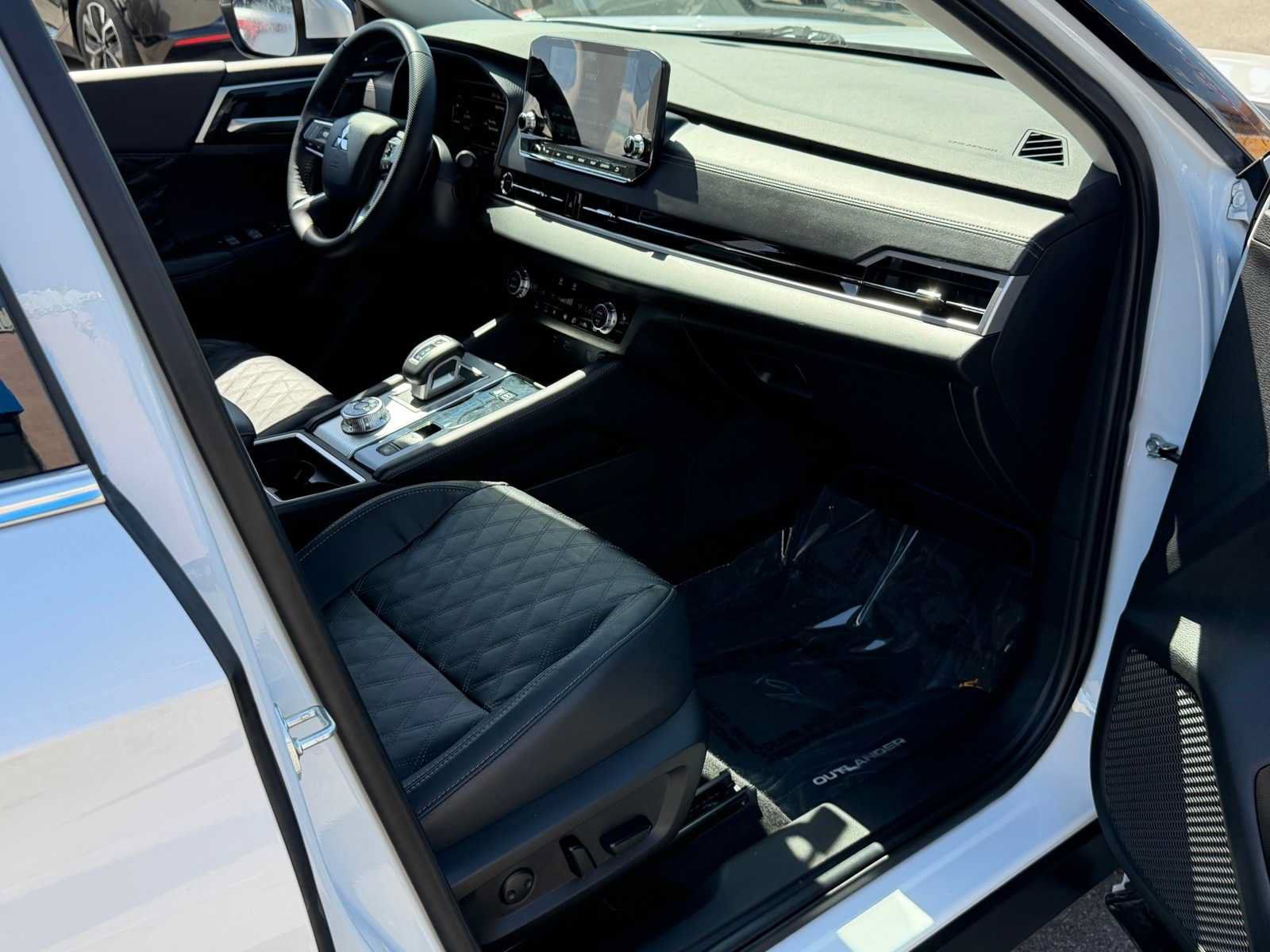 Used 2023 Mitsubishi Outlander SEL AWD/4WD image 28