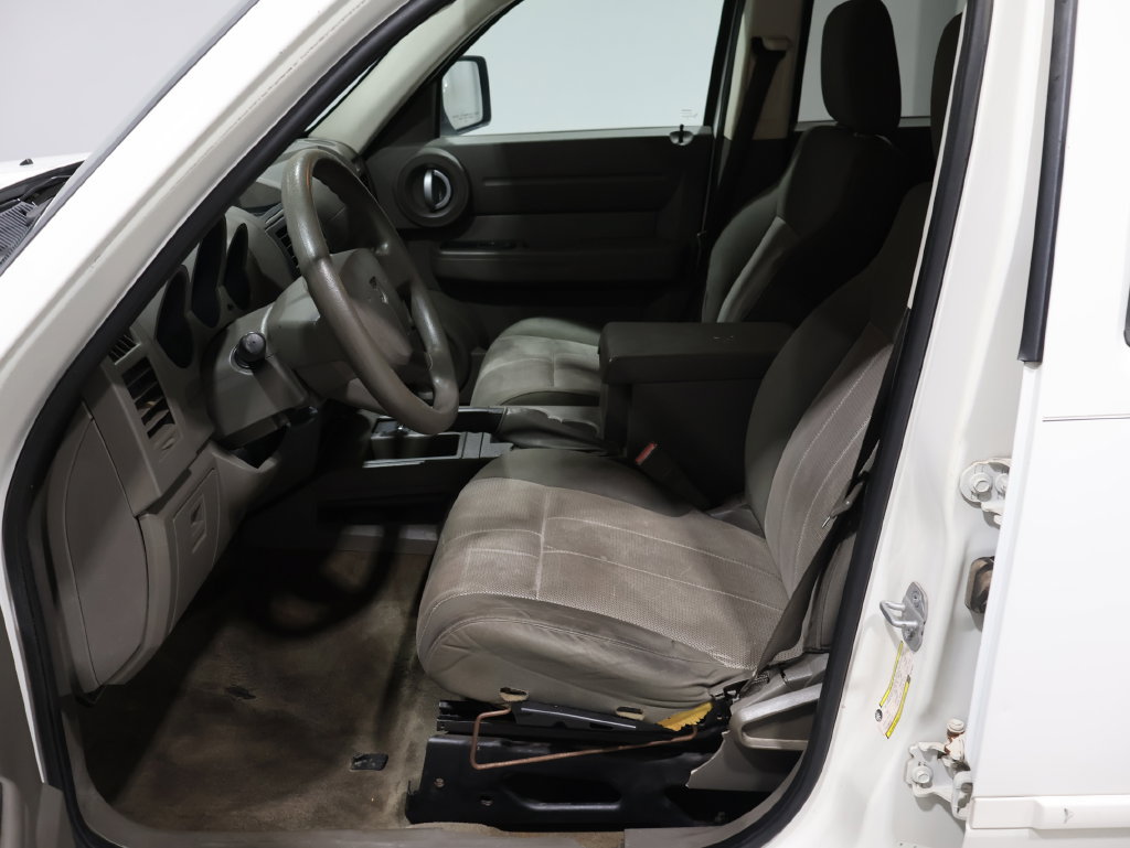 Used 2008 Dodge Nitro SXT RWD image 9