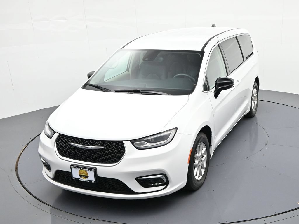 Used 2024 Chrysler Pacifica Touring-L FWD image 17