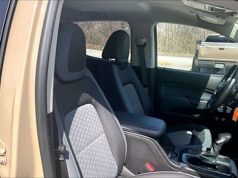 Used 2022 Chevrolet Colorado Z71 AWD/4WD image 7