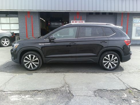 Used 2022 Volkswagen Taos SE w/ IQ.Drive SE Package AWD/4WD image 13
