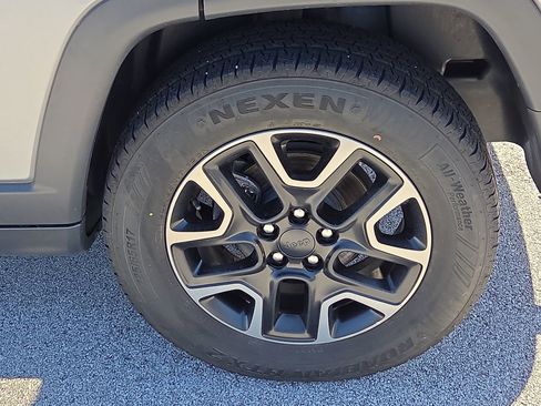 Used 2019 Jeep Compass Trailhawk image 5