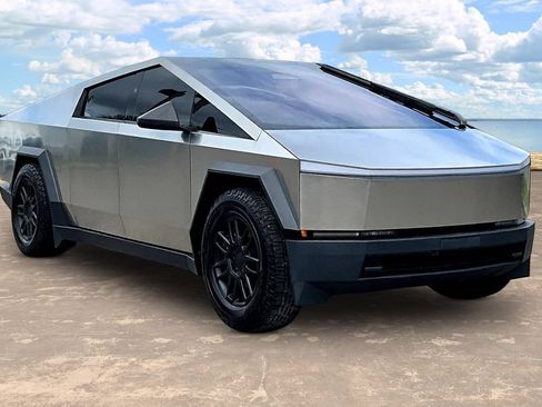 Used 2024 Tesla Cybertruck AWD Crew Cab image 3