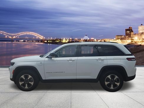 Used 2023 Jeep Grand Cherokee 4WD 4xe image 2